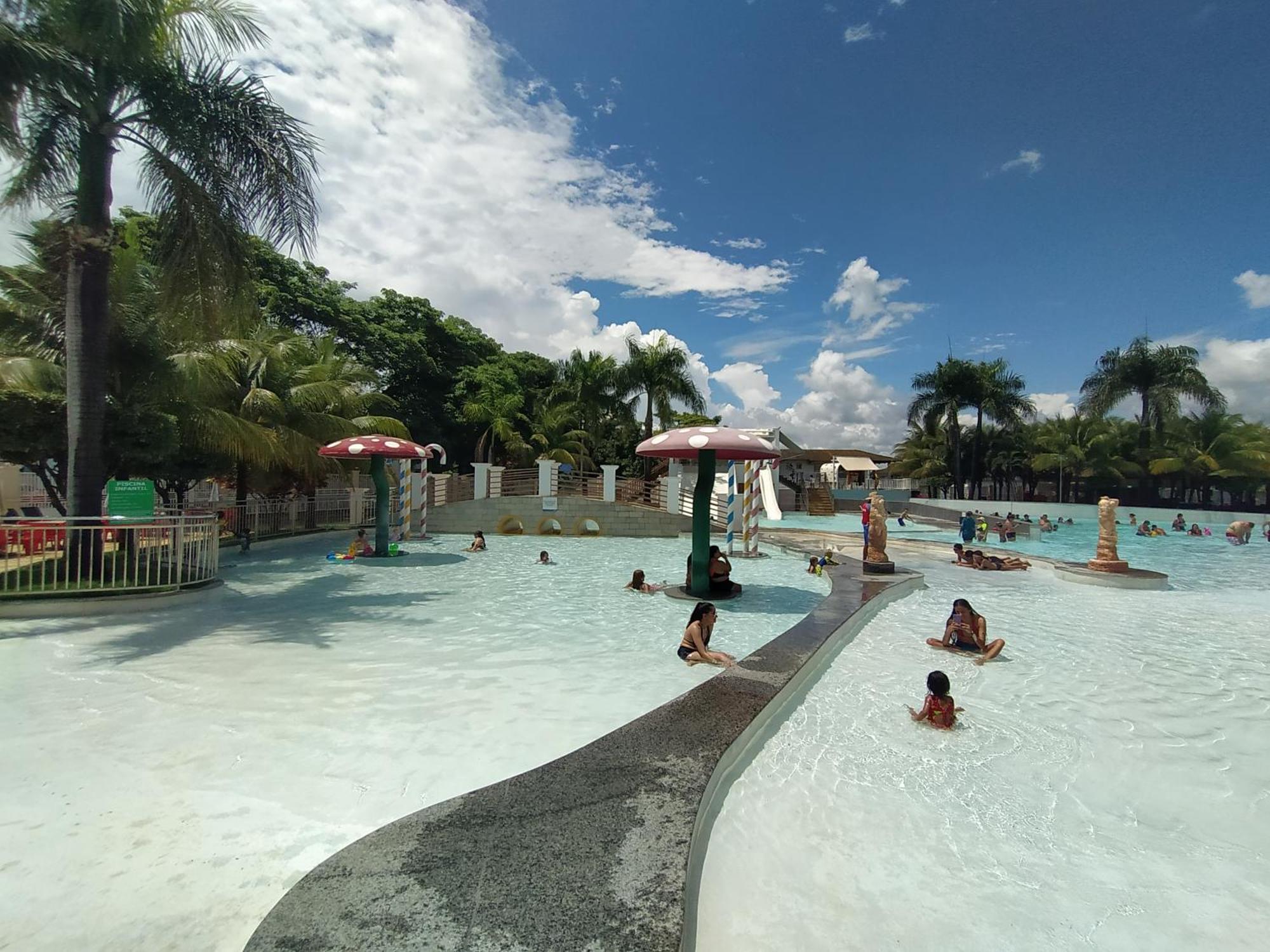 Lacqua Diroma, Mais Parque Acquatico Com Piscina De Ondas Калдас-Новас Экстерьер фото